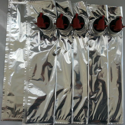 जूस / सॉस वाइन / तेल / पेय के लिए टैप / स्पिगोट या वाल्व के साथ बॉक्स में बिब बैग